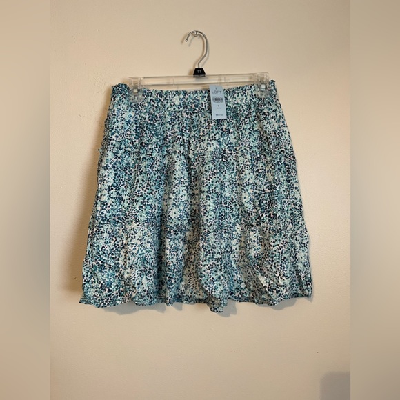 LOFT Dresses & Skirts - LOFT Petite Stretch Comfortable Skirt (Size Small)